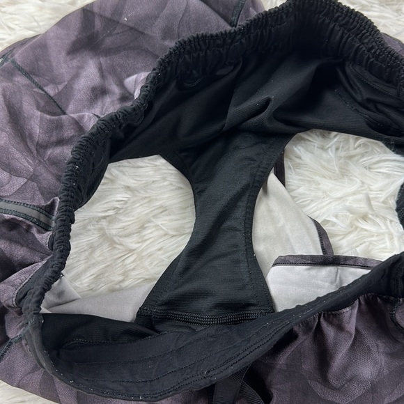 Lululemon Hotty Hot Short (2 1/2" ) Mini Midnight Tulle Multi Black / Black - Picture 4 of 7